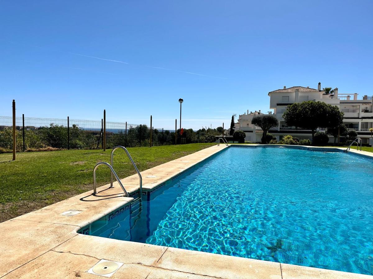 Moderno Apartamento Con Preciosas Vistas Al Mar En Urbanizacion Con Piscina - Rio Real 11 2G Marbella Exterior foto