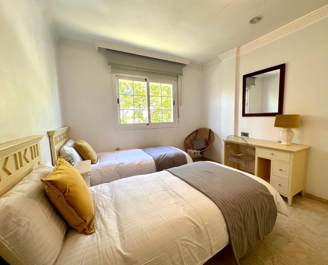Moderno Apartamento Con Preciosas Vistas Al Mar En Urbanizacion Con Piscina - Rio Real 11 2G Marbella Exterior foto
